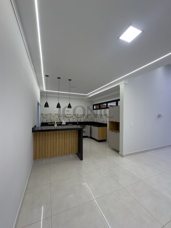 Linda Casa com 3 Quartos sendo 1 Suíte com Closet, Área Gourmet com Churrasqueira e Jardim - Tatuí - 