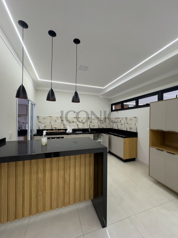 Linda Casa com 3 Quartos sendo 1 Suíte com Closet, Área Gourmet com Churrasqueira e Jardim - Tatuí - 