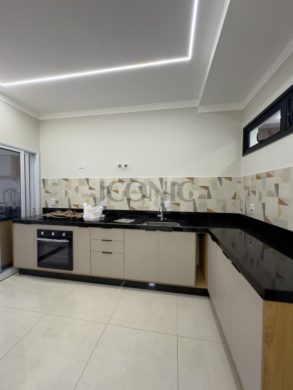Linda Casa com 3 Quartos sendo 1 Suíte com Closet, Área Gourmet com Churrasqueira e Jardim - Tatuí - 