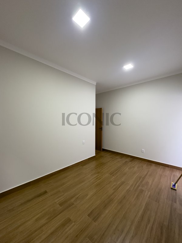 Linda Casa com 3 Quartos sendo 1 Suíte com Closet, Área Gourmet com Churrasqueira e Jardim - Tatuí - 