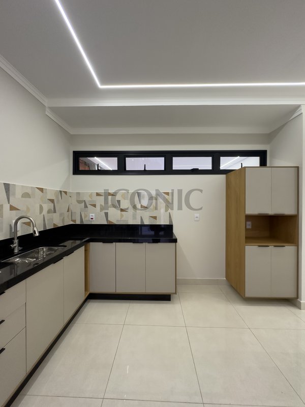 Linda Casa com 3 Quartos sendo 1 Suíte com Closet, Área Gourmet com Churrasqueira e Jardim - Tatuí - 