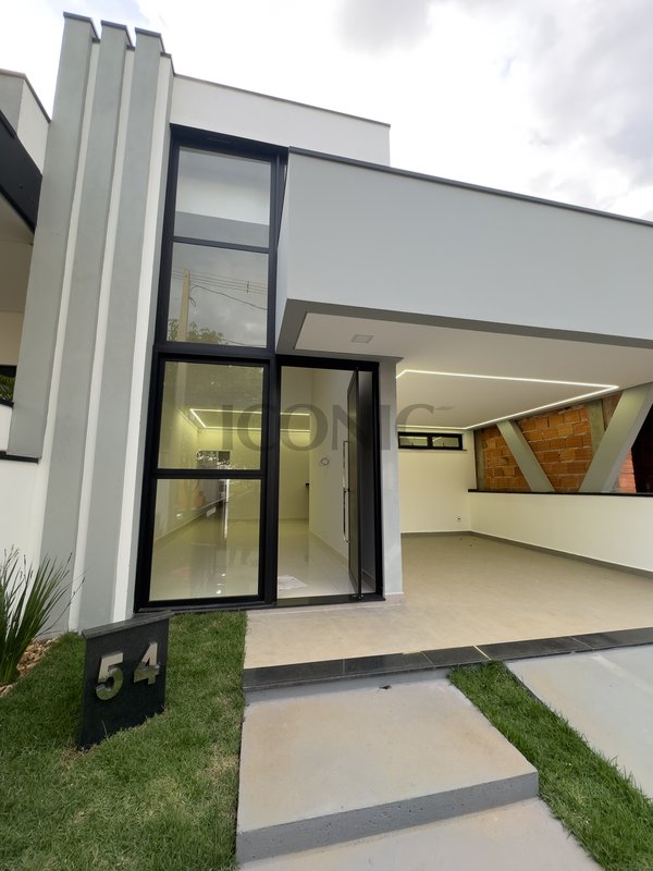 Linda Casa com 3 Quartos sendo 1 Suíte com Closet, Área Gourmet com Churrasqueira e Jardim - Tatuí - 