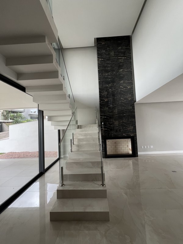 QUALIDADE DE VIDA É NO HORIZON | R$ 3.450.000 - 421M² | 4 SUÍTES | 4 VAGAS Rua das Petúnias Estância Velha - 