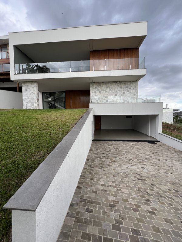 QUALIDADE DE VIDA É NO HORIZON | R$ 3.450.000 - 421M² | 4 SUÍTES | 4 VAGAS Rua das Petúnias Estância Velha - 