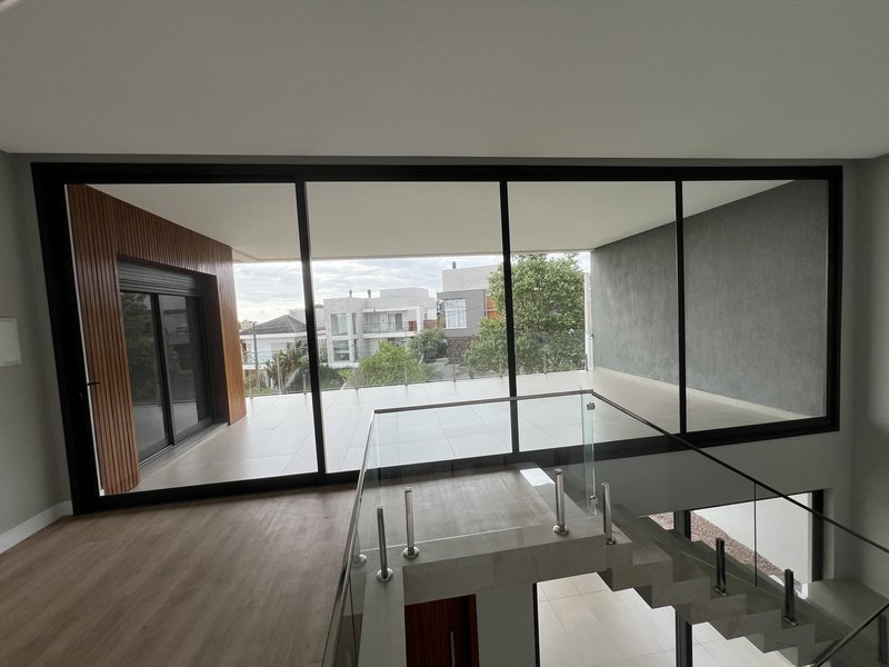QUALIDADE DE VIDA É NO HORIZON | R$ 3.450.000 - 421M² | 4 SUÍTES | 4 VAGAS Rua das Petúnias Estância Velha - 
