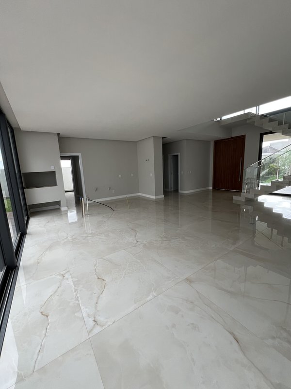 QUALIDADE DE VIDA É NO HORIZON | R$ 3.450.000 - 421M² | 4 SUÍTES | 4 VAGAS Rua das Petúnias Estância Velha - 