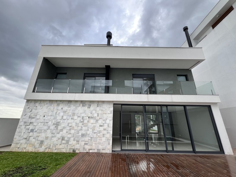 QUALIDADE DE VIDA É NO HORIZON | R$ 3.450.000 - 421M² | 4 SUÍTES | 4 VAGAS Rua das Petúnias Estância Velha - 