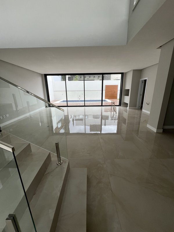 QUALIDADE DE VIDA É NO HORIZON | R$ 3.450.000 - 421M² | 4 SUÍTES | 4 VAGAS Rua das Petúnias Estância Velha - 