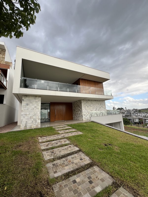 QUALIDADE DE VIDA É NO HORIZON | R$ 3.450.000 - 421M² | 4 SUÍTES | 4 VAGAS Rua das Petúnias Estância Velha - 