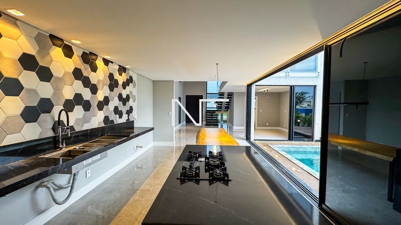 Sofisticação e Conforto: Casa duplex com 3 Suítes e Alto Padrão de acabamento Rodovia do Sol Guarapari - 