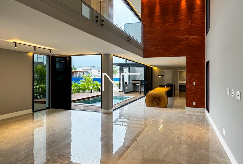 Sofisticação e Conforto: Casa duplex com 3 Suítes e Alto Padrão de acabamento Rodovia do Sol Guarapari - 