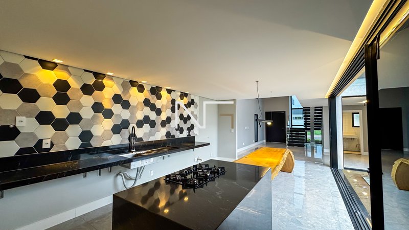 Sofisticação e Conforto: Casa duplex com 3 Suítes e Alto Padrão de acabamento Rodovia do Sol Guarapari - 