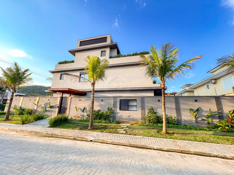Casa em Condomínio na Praia de Juquehy - À VENDA Av. João Luís Faustino São Sebastião - 