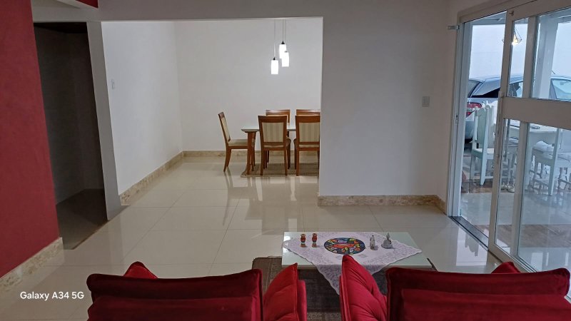 CASA 2 PAVIMENTOS 4 QUARTOS SUÍTE CLOSET PISCINA 4 GARAGENS À VENDA VILAS DO ATLÂNTICO! Alameda Praia de Vera Cruz Lauro de Freitas - 