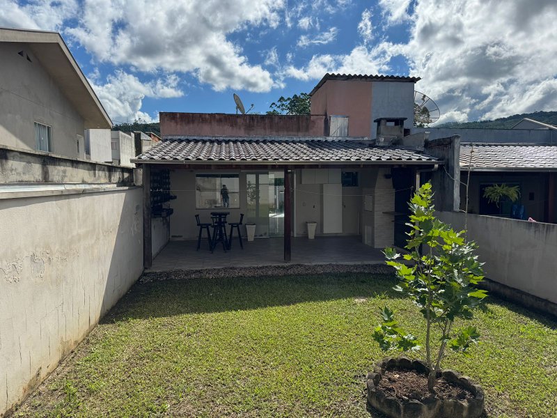 Casa na Araponguinhas - Timbó - 