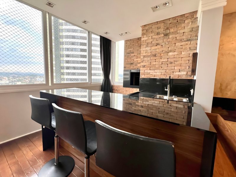 FANTÁSTICO | R$ 1.390.000 | 164M2 | 3 SUÍTES | ESCRITÓRIO | 3 VAGAS | MOBILIADO E EQUIPADO Avenida Doutor Maurício Cardoso Novo Hamburgo - 