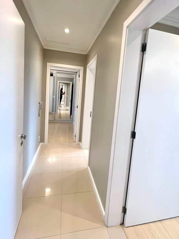 FANTÁSTICO | R$ 1.390.000 | 164M2 | 3 SUÍTES | ESCRITÓRIO | 3 VAGAS | MOBILIADO E EQUIPADO Avenida Doutor Maurício Cardoso Novo Hamburgo - 