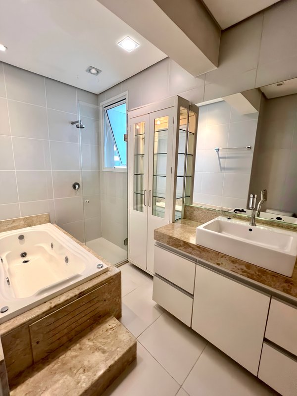 FANTÁSTICO | R$ 1.390.000 | 164M2 | 3 SUÍTES | ESCRITÓRIO | 3 VAGAS | MOBILIADO E EQUIPADO Avenida Doutor Maurício Cardoso Novo Hamburgo - 