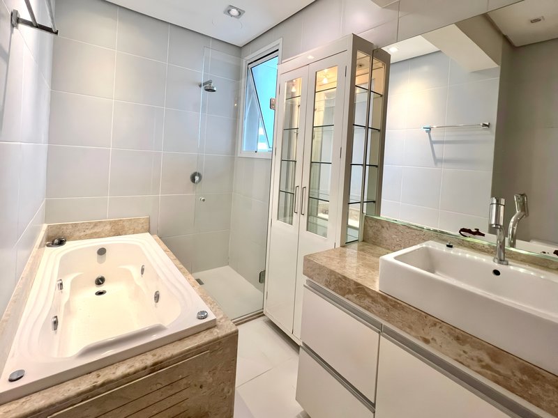 FANTÁSTICO | R$ 1.390.000 | 164M2 | 3 SUÍTES | ESCRITÓRIO | 3 VAGAS | MOBILIADO E EQUIPADO Avenida Doutor Maurício Cardoso Novo Hamburgo - 