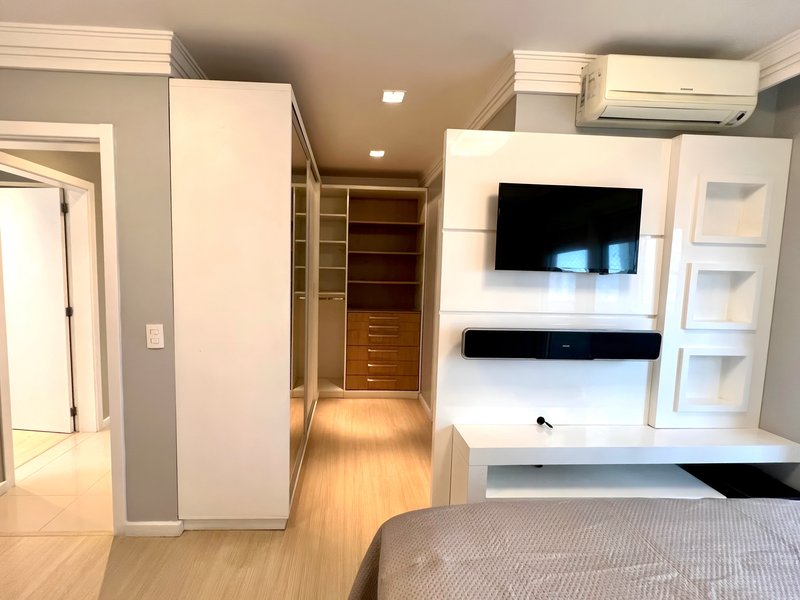 FANTÁSTICO | R$ 1.390.000 | 164M2 | 3 SUÍTES | ESCRITÓRIO | 3 VAGAS | MOBILIADO E EQUIPADO Avenida Doutor Maurício Cardoso Novo Hamburgo - 