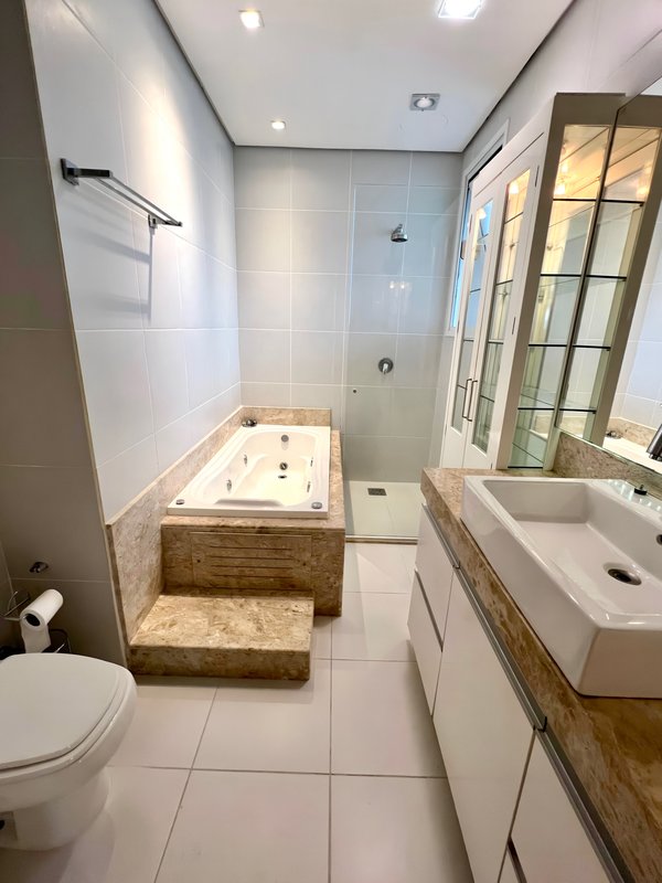 FANTÁSTICO | R$ 1.390.000 | 164M2 | 3 SUÍTES | ESCRITÓRIO | 3 VAGAS | MOBILIADO E EQUIPADO Avenida Doutor Maurício Cardoso Novo Hamburgo - 