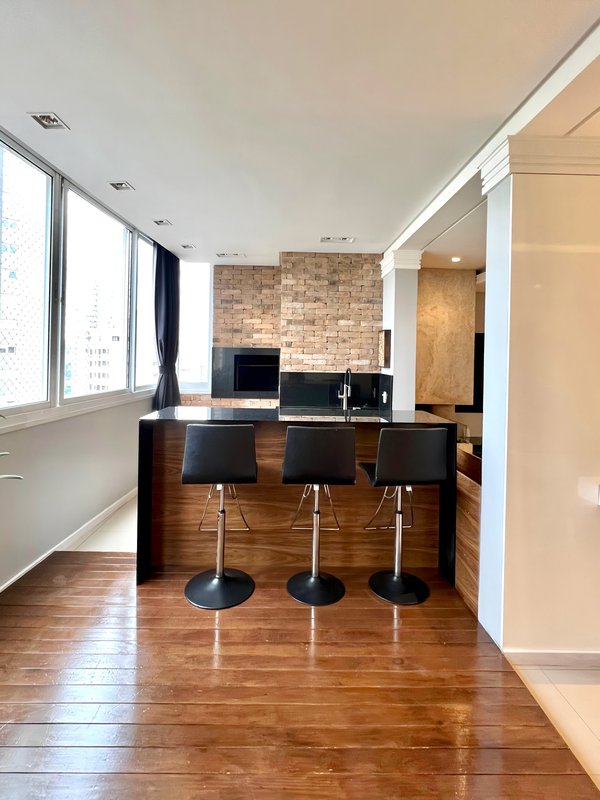 FANTÁSTICO | R$ 1.390.000 | 164M2 | 3 SUÍTES | ESCRITÓRIO | 3 VAGAS | MOBILIADO E EQUIPADO Avenida Doutor Maurício Cardoso Novo Hamburgo - 