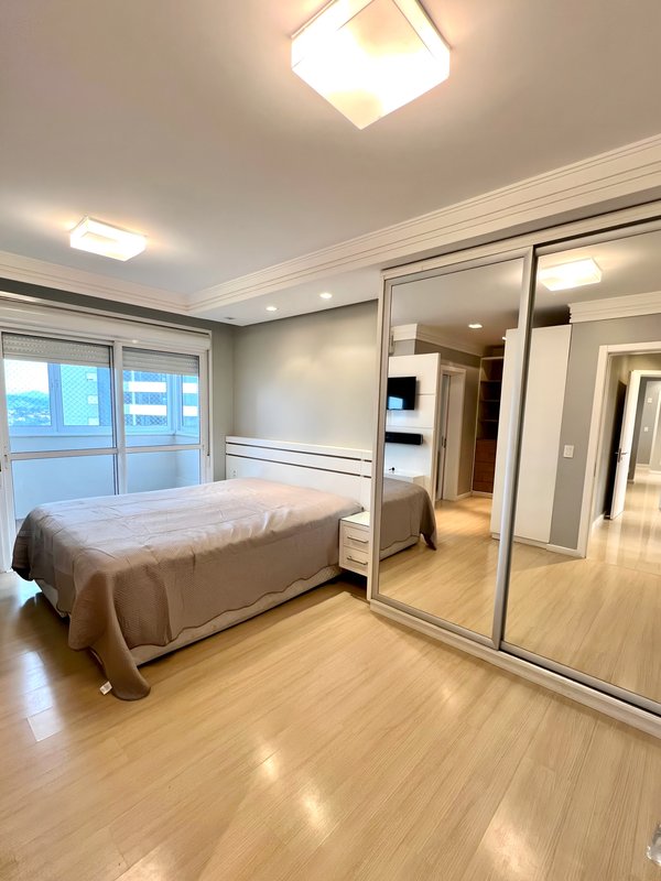 FANTÁSTICO | R$ 1.390.000 | 164M2 | 3 SUÍTES | ESCRITÓRIO | 3 VAGAS | MOBILIADO E EQUIPADO Avenida Doutor Maurício Cardoso Novo Hamburgo - 