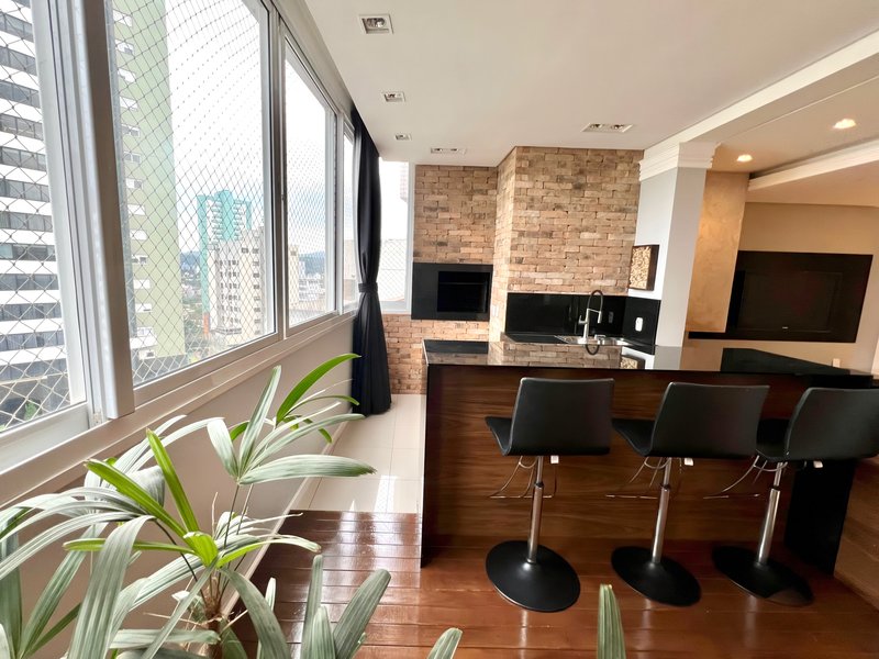FANTÁSTICO | R$ 1.390.000 | 164M2 | 3 SUÍTES | ESCRITÓRIO | 3 VAGAS | MOBILIADO E EQUIPADO Avenida Doutor Maurício Cardoso Novo Hamburgo - 
