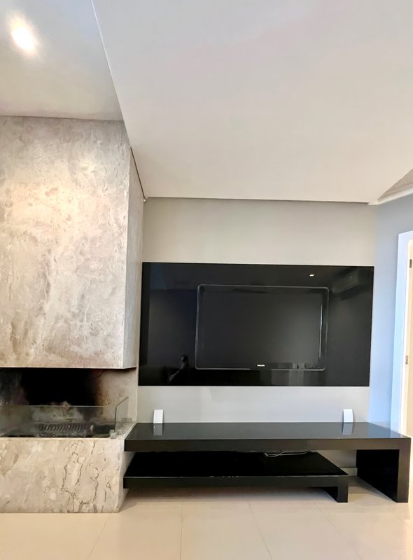 FANTÁSTICO | R$ 1.390.000 | 164M2 | 3 SUÍTES | ESCRITÓRIO | 3 VAGAS | MOBILIADO E EQUIPADO Avenida Doutor Maurício Cardoso Novo Hamburgo - 