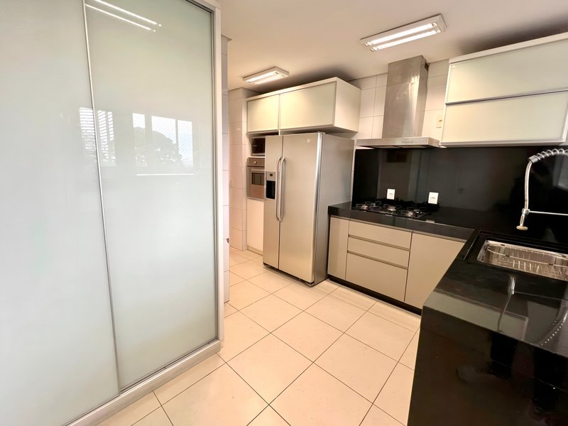 FANTÁSTICO | R$ 1.390.000 | 164M2 | 3 SUÍTES | ESCRITÓRIO | 3 VAGAS | MOBILIADO E EQUIPADO Avenida Doutor Maurício Cardoso Novo Hamburgo - 