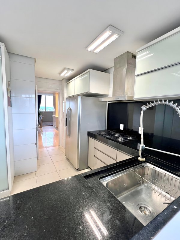 FANTÁSTICO | R$ 1.390.000 | 164M2 | 3 SUÍTES | ESCRITÓRIO | 3 VAGAS | MOBILIADO E EQUIPADO Avenida Doutor Maurício Cardoso Novo Hamburgo - 
