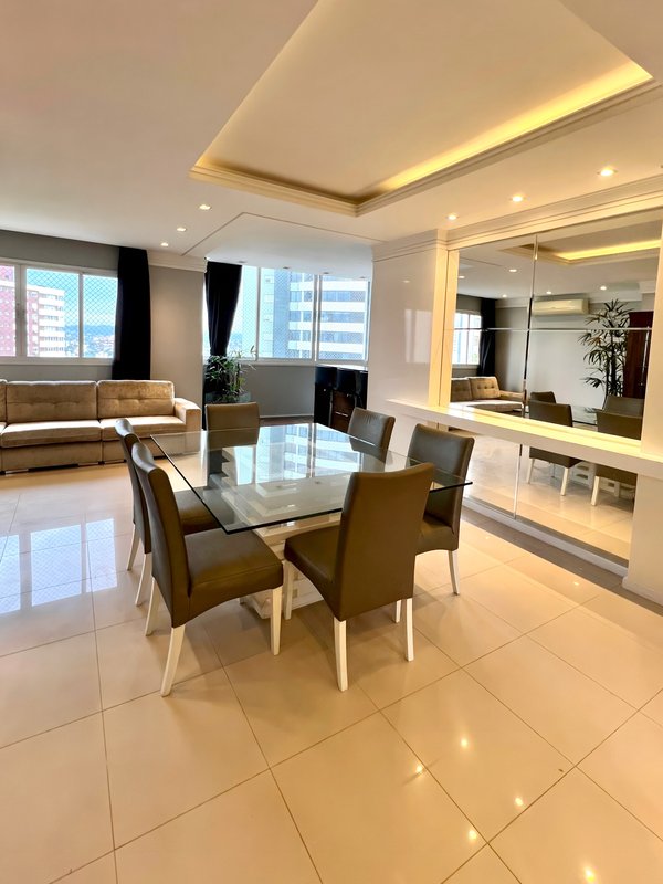 FANTÁSTICO | R$ 1.390.000 | 164M2 | 3 SUÍTES | ESCRITÓRIO | 3 VAGAS | MOBILIADO E EQUIPADO Avenida Doutor Maurício Cardoso Novo Hamburgo - 