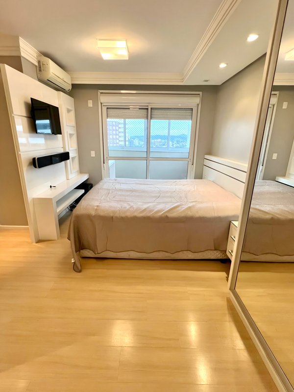 FANTÁSTICO | R$ 1.390.000 | 164M2 | 3 SUÍTES | ESCRITÓRIO | 3 VAGAS | MOBILIADO E EQUIPADO Avenida Doutor Maurício Cardoso Novo Hamburgo - 