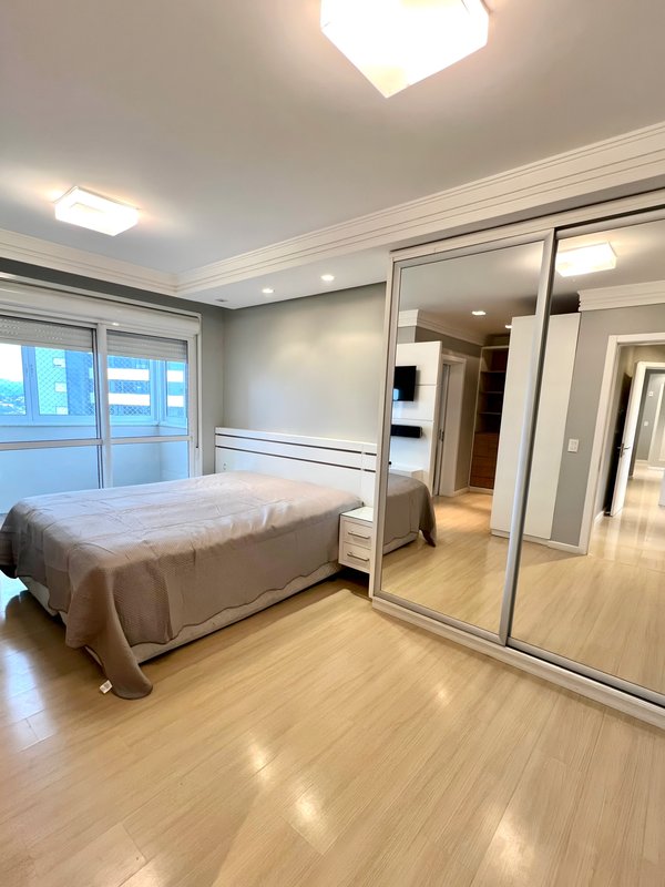 FANTÁSTICO | R$ 1.390.000 | 164M2 | 3 SUÍTES | ESCRITÓRIO | 3 VAGAS | MOBILIADO E EQUIPADO Avenida Doutor Maurício Cardoso Novo Hamburgo - 