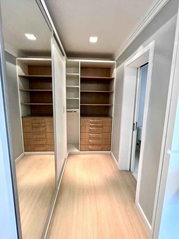 FANTÁSTICO | R$ 1.390.000 | 164M2 | 3 SUÍTES | ESCRITÓRIO | 3 VAGAS | MOBILIADO E EQUIPADO Avenida Doutor Maurício Cardoso Novo Hamburgo - 