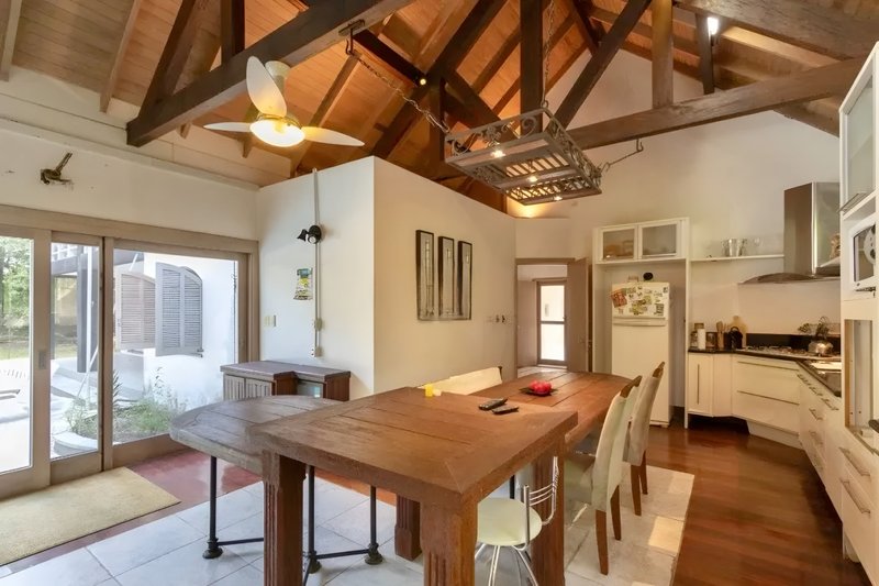 R$ 2.450.000 - LINDO E TRANQUILO SÍTIO - PRONTO PARA USUFRUIR - 2HA - LAZER E NATUREZA Rua Doutor Sarmento Barata Porto Alegre - 