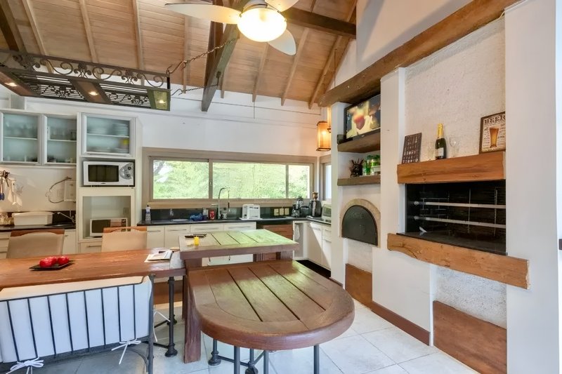 R$ 2.450.000 - LINDO E TRANQUILO SÍTIO - PRONTO PARA USUFRUIR - 2HA - LAZER E NATUREZA Rua Doutor Sarmento Barata Porto Alegre - 
