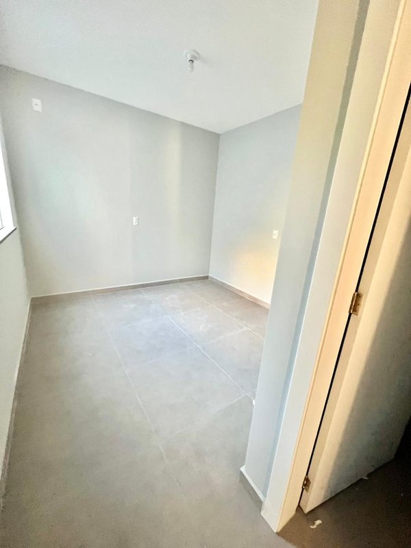 CASA COM 1 SUÍTE MAIS 1 DORMITÓRIO NA LIMEIRA - Brusque - 