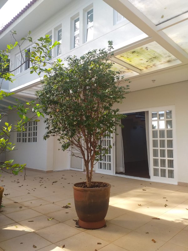 Linda casa Granja Viana, condomínio privativo com apenas 9 casas - Cotia - 