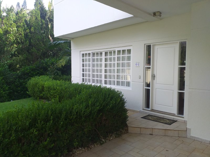 Linda casa Granja Viana, condomínio privativo com apenas 9 casas - Cotia - 