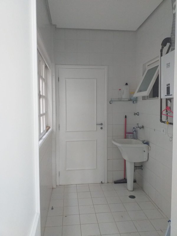 Linda casa Granja Viana, condomínio privativo com apenas 9 casas - Cotia - 