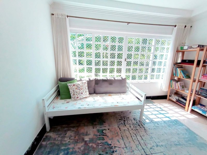 Linda casa Granja Viana, condomínio privativo com apenas 9 casas - Cotia - 