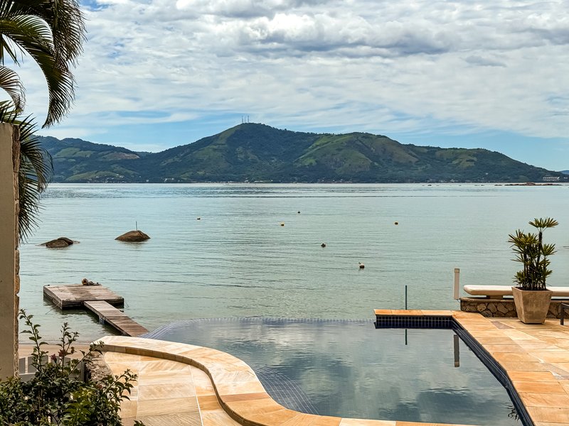 Casa pé na areia à venda na mombaça Avenida Almirante Júlio César de Noronha Angra dos Reis - 