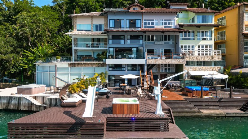 Casa Reformada à venda na costeira do Portogalo Condomínio Portogalo Angra dos Reis - 