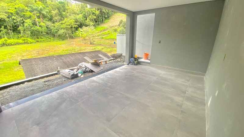 CASA COM 1 SUÍTE MAIS 1 DORMITÓRIO NA ÁGUAS CLARAS - Brusque - 