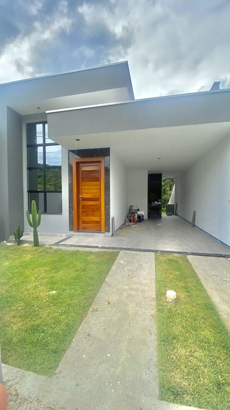 CASA COM 1 SUÍTE MAIS 1 DORMITÓRIO NA ÁGUAS CLARAS - Brusque - 