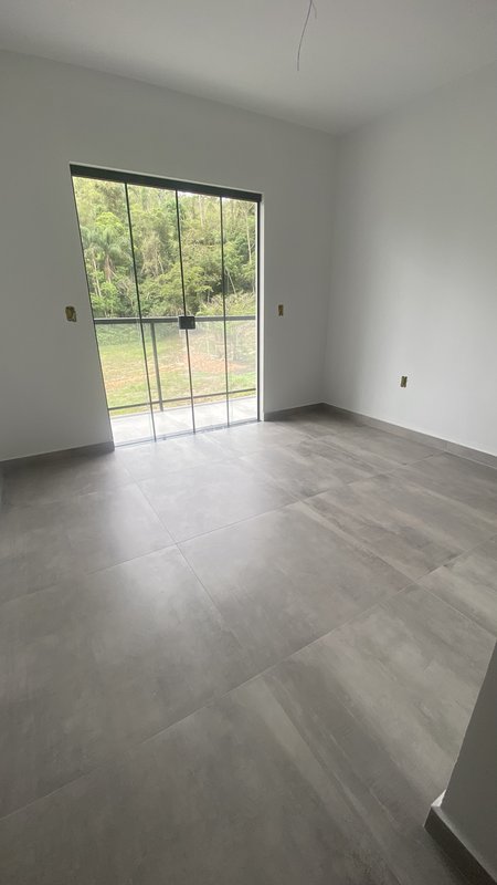 CASA COM 1 SUÍTE MAIS 1 DORMITÓRIO NA ÁGUAS CLARAS - Brusque - 