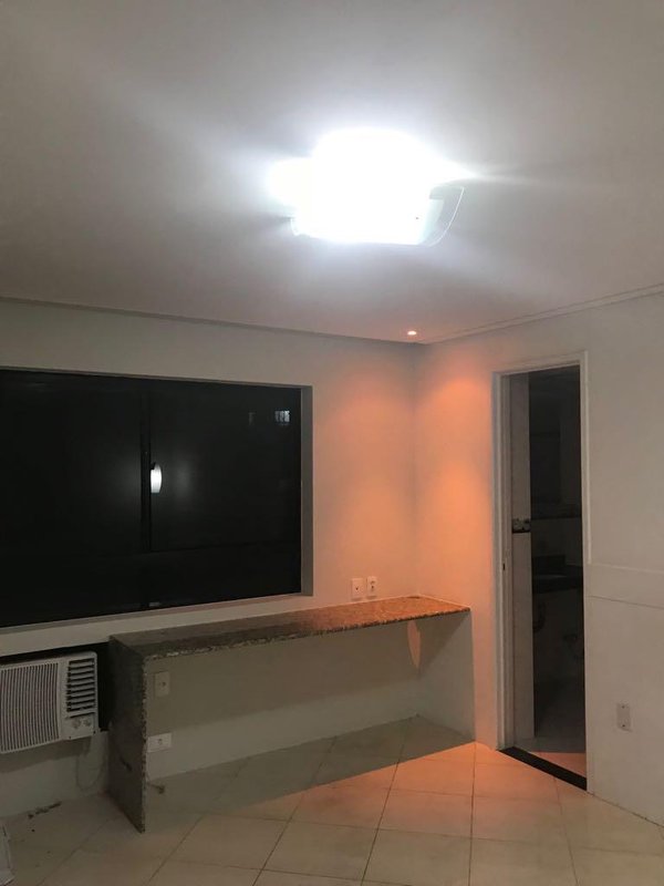Apartamento à venda com 4 quartos sendo 2 suites, 147,00m² área útil por R$ 810.000,00 Avenida Bernardo Vieira de Melo Jaboatão dos Guararapes - 