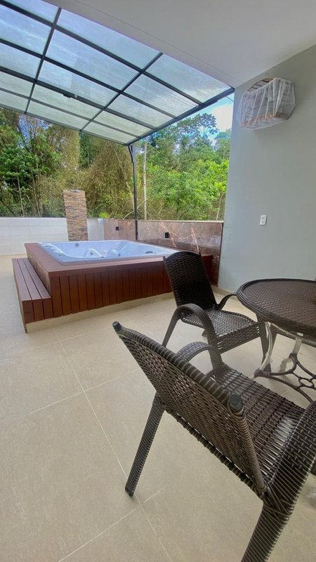 CASA COM 1 SÚITE MAIS 2 DORMITÓRIOS NA GUABIRUBA SUL - Guabiruba - 