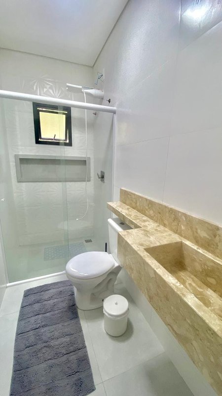 CASA COM 1 SÚITE MAIS 2 DORMITÓRIOS NA GUABIRUBA SUL - Guabiruba - 